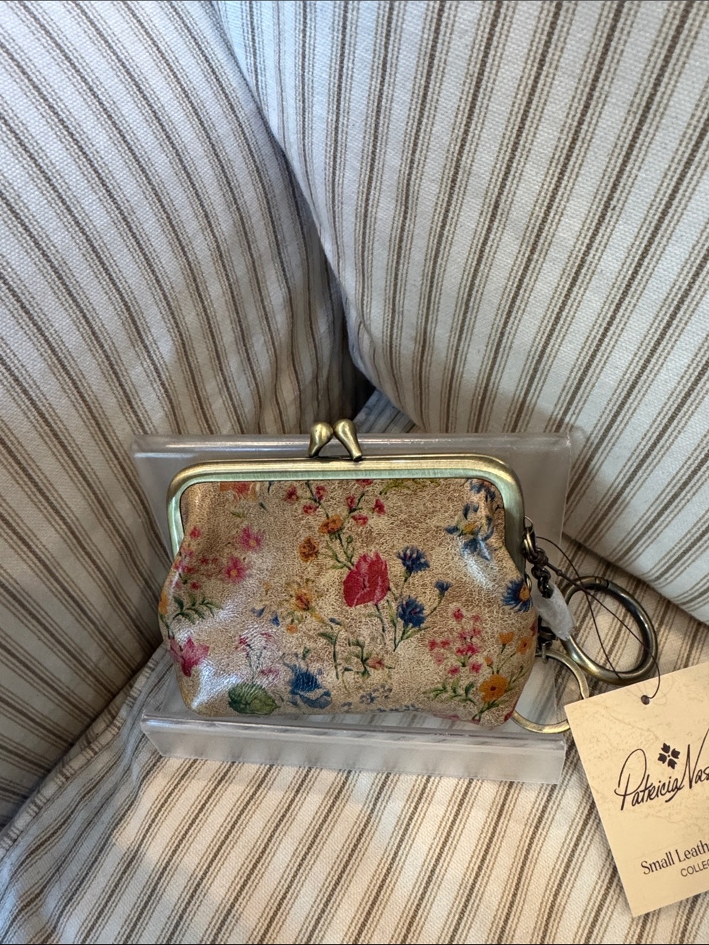 Patricia Nash prairie rose kisslock coin purse keychain NWT - Picture 3 of 5